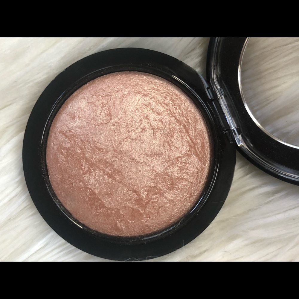 MAC Mineralize Skinfinish Highlighter, NWOT